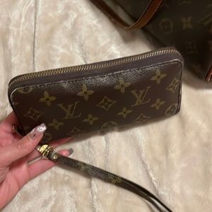Louis Vuitton Zippy Wallet